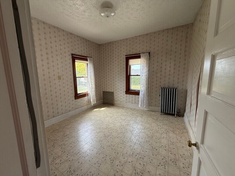 Building Photo - 1357 W 69th St