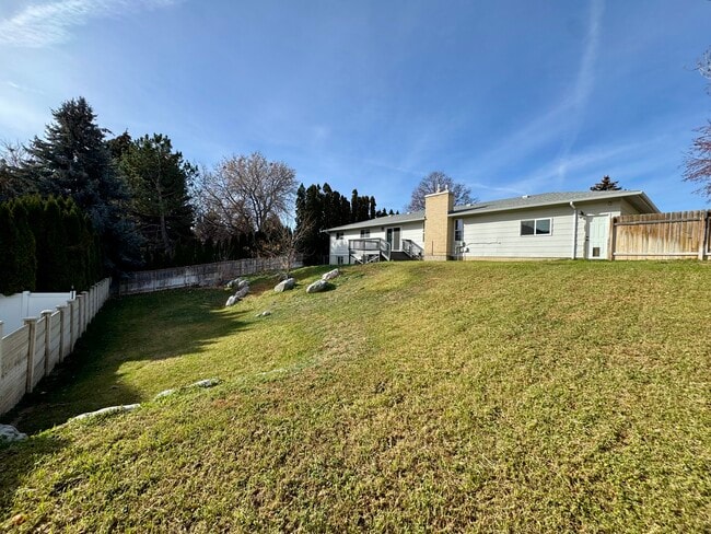 Building Photo - 2474 S Fairway Dr