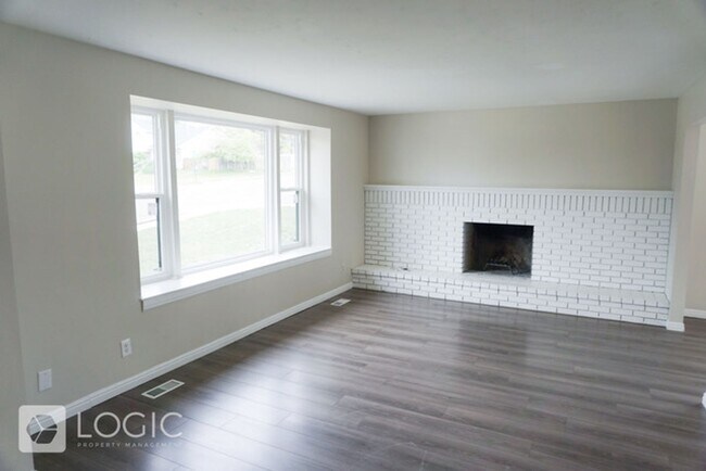 Building Photo - 1208 E Cedar View Dr