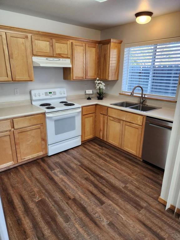 Building Photo - 357 NE Cooper Ln