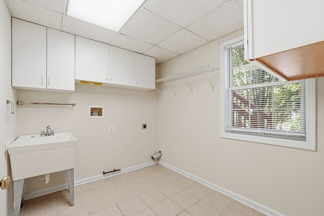 Building Photo - 3007 Clove Tree Ln