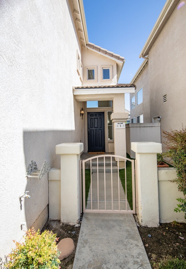 Building Photo - 1 Quebec