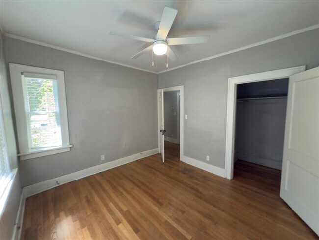 Building Photo - 1806 N Robinson Ave