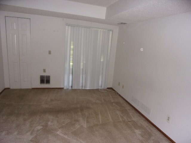 Building Photo - 12043 W Cross Dr