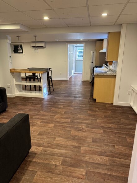 Main space and kitchen - 6 Yale Rd