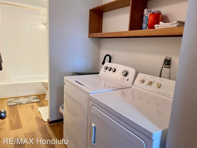 Building Photo - 2 br, 2 bath House - 1350 Ala Moana Blvd #...