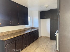 Building Photo - 1111 W 93rd St