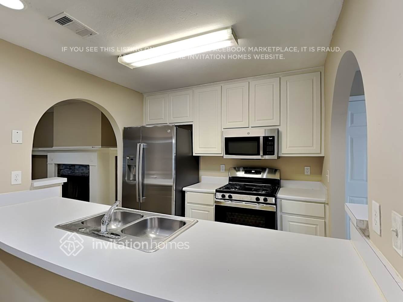 Building Photo - 3700 Pointe Cir