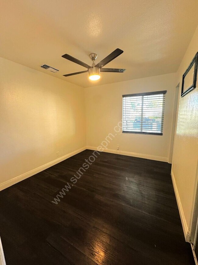 Building Photo - 1569 Carol Dr