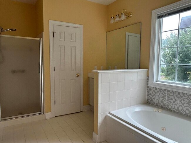 Building Photo - 1721 Fox Ridge Ct