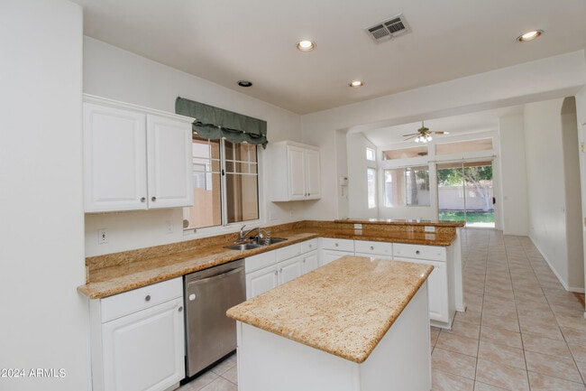 Building Photo - 1375 W Musket Way