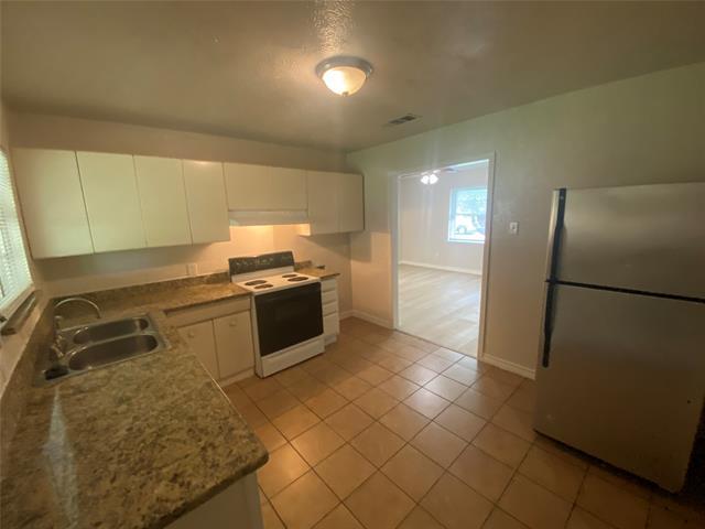 Building Photo - 2025 El Capitan Dr