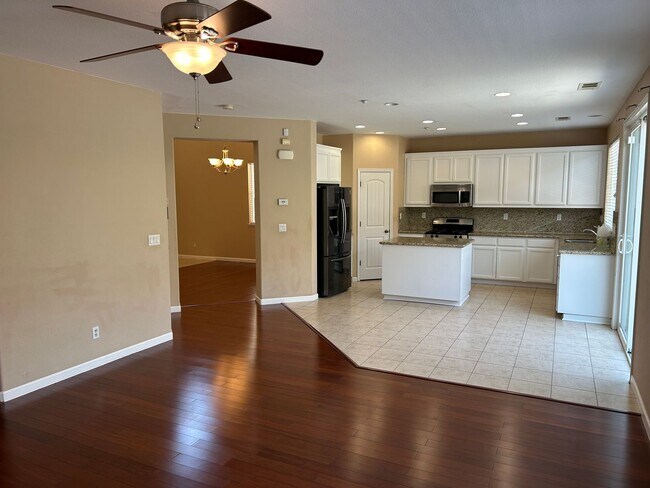 Building Photo - Beautiful 4 Bedroom 3 Bathroom in Quiet Neighborhood with SOLAR