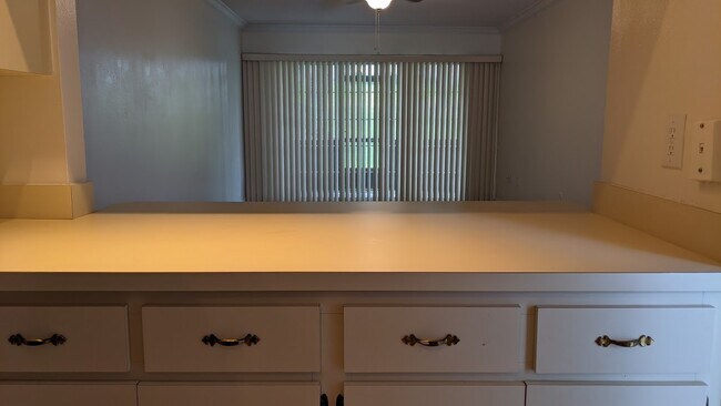 Building Photo - 3373 S Royal Oaks Dr