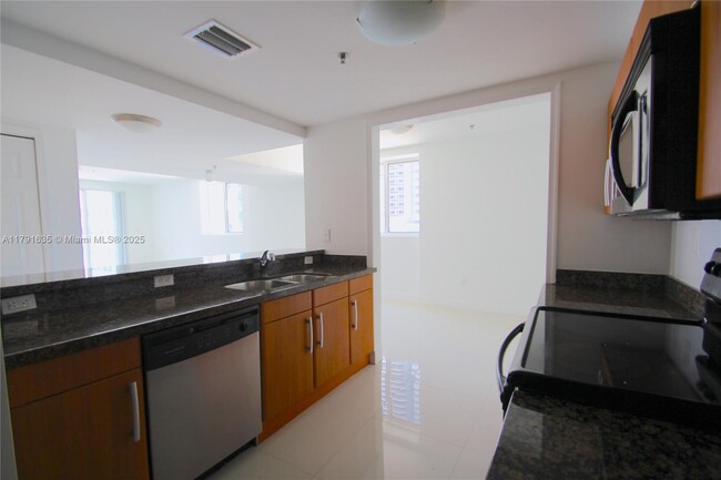 Building Photo - 6362 Collins Ave