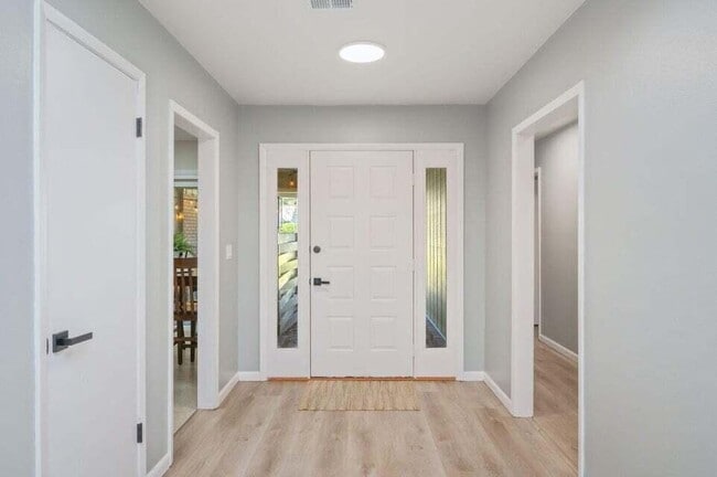 Building Photo - 512 Samana Way