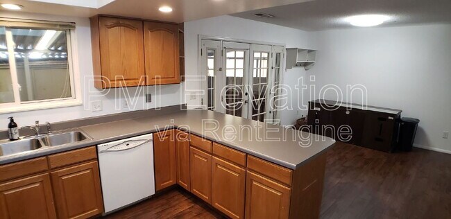 Building Photo - 9025 Mansfield Ave