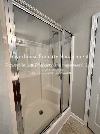 Building Photo - 2403 Walnut Tree Ln