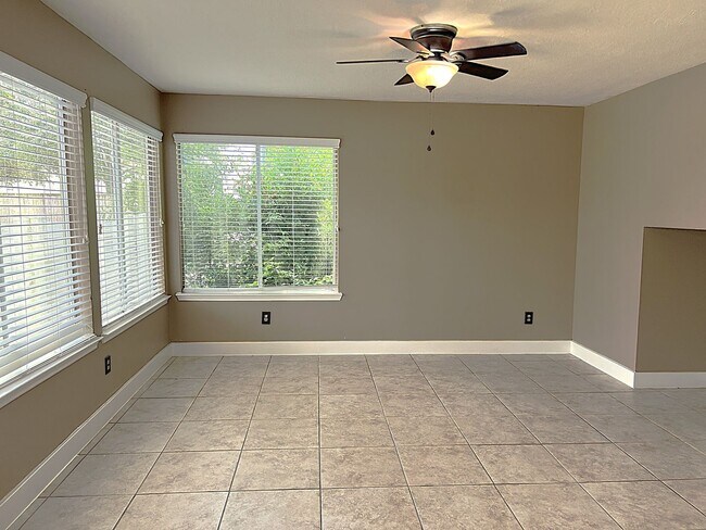 Building Photo - 6819 Kingwood Glen Dr