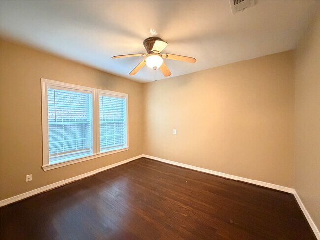 Building Photo - 8234 Bonner Dr