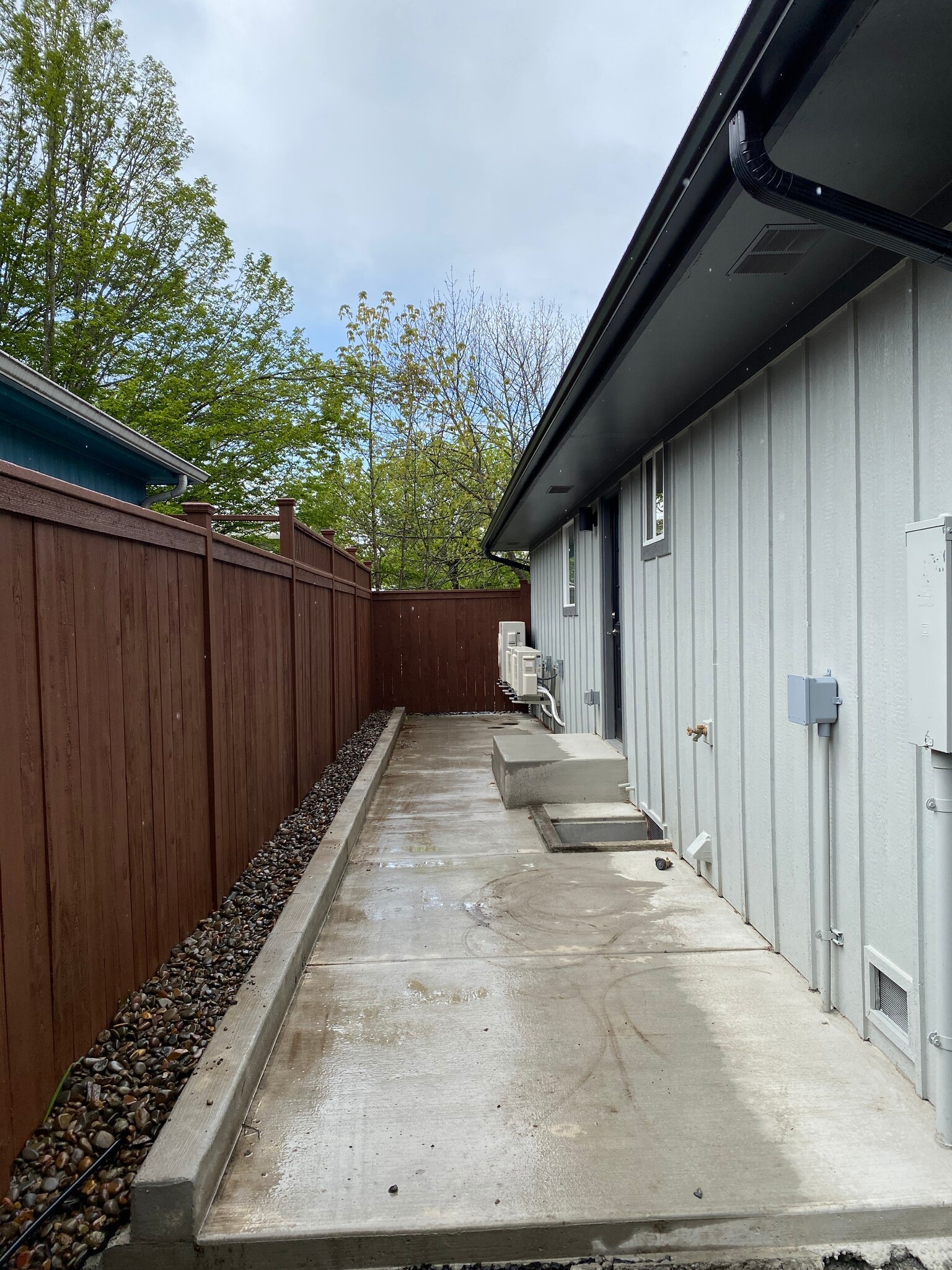 Building Photo - 710 E 22nd Ave