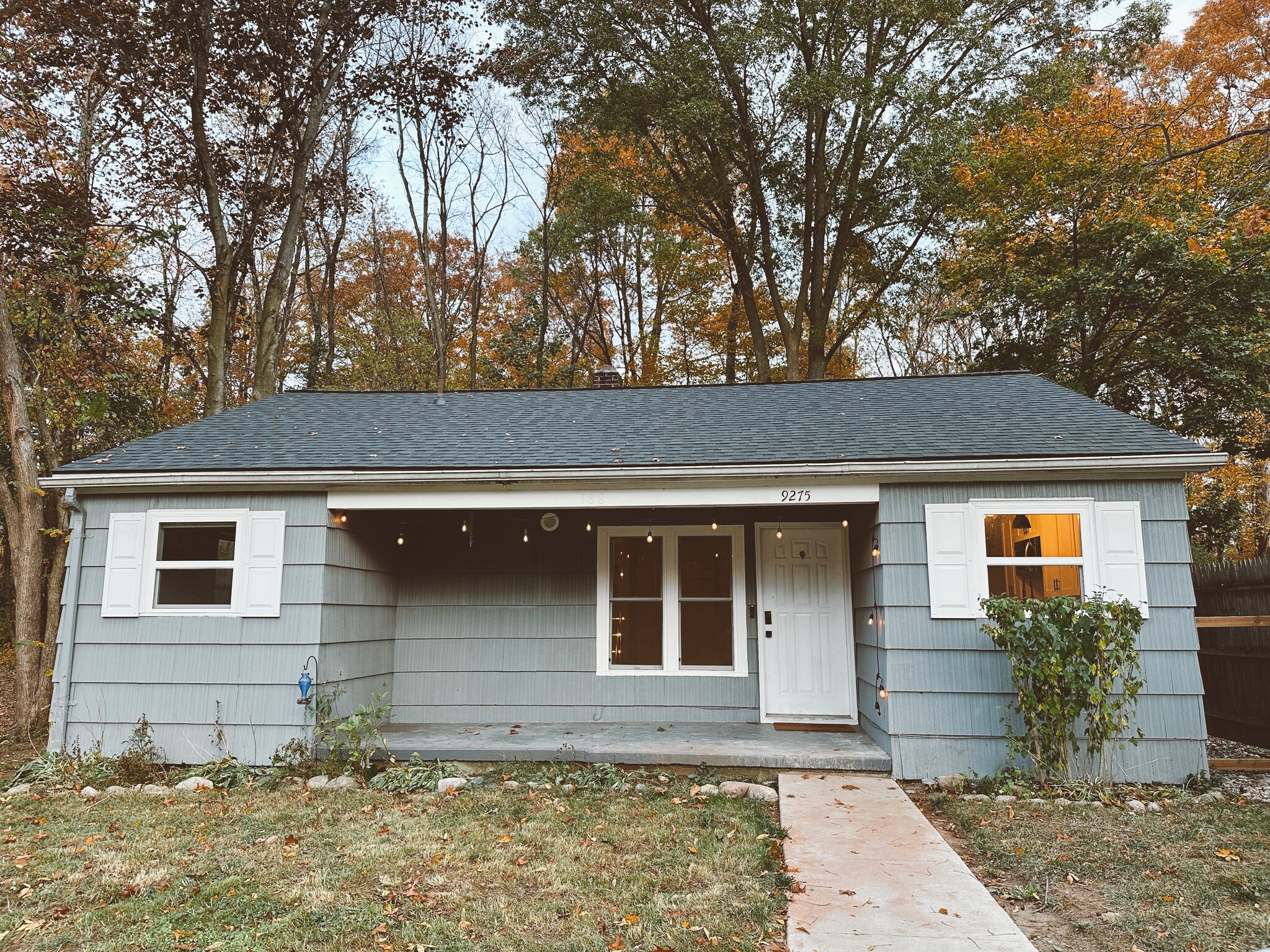 Covered porch - 9275 1st St