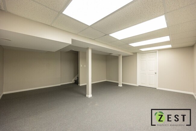 Building Photo - Beautiful 2 Bed 1.5 Bath Townhome available August 15th!