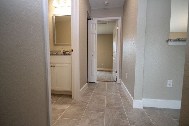 Building Photo - BEAUTIFUL 3 Bedroom, 2 Bathroom Home in Oc...