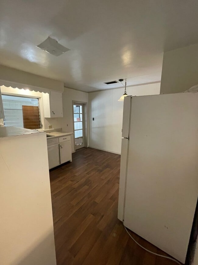 Building Photo - 1/2 Duplex Near Downtown Deland and Stetso...