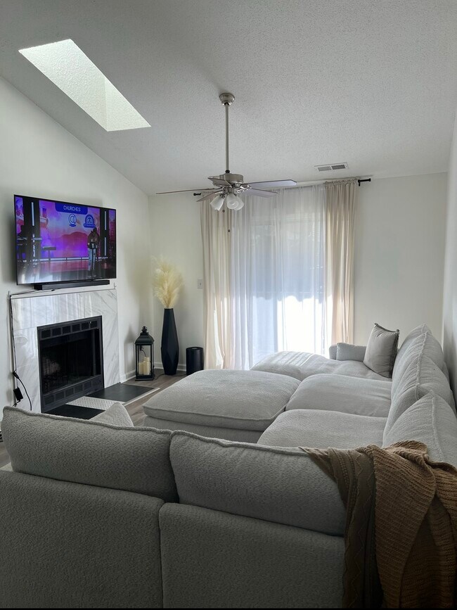 Building Photo - 539 Pineland Cir