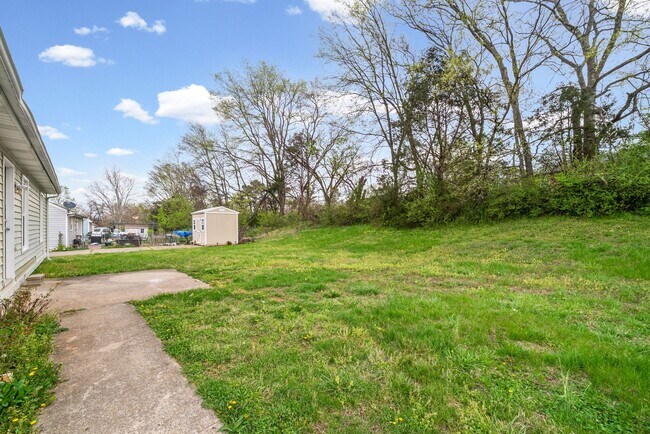 Building Photo - 3 Bedroom 2 Full Bath Home For Rent near Post!