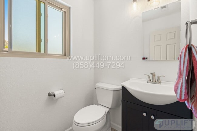 Building Photo - 3 Bedroom 2.5 Bathroom home in Ramona LARG...