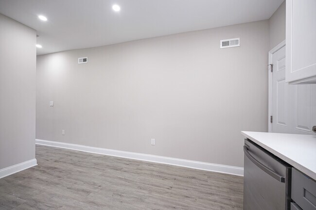 Building Photo - 1335 S Stanley St