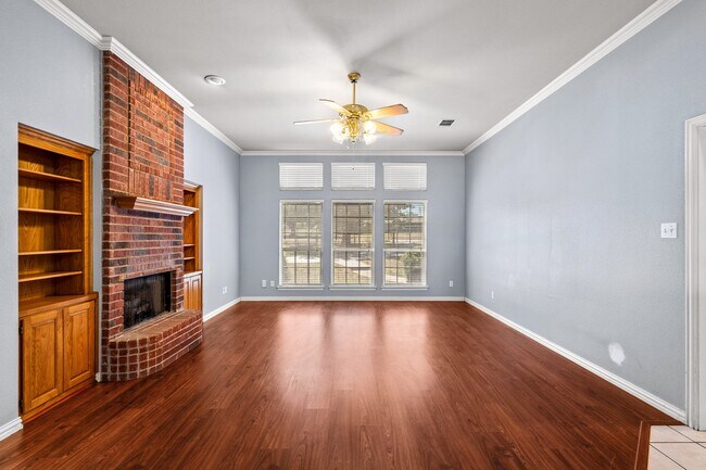 Building Photo - 800 Oak Ln Dr