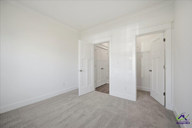 Building Photo - 307 Willowbrook Ln