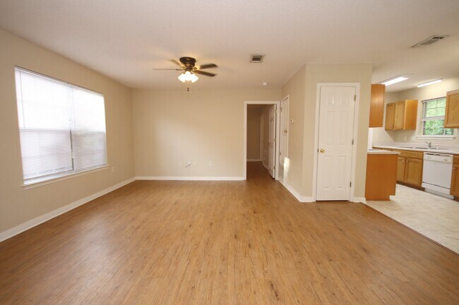 Building Photo - 3BR/2BA Home Near UWF – Wood-Look Flooring, Galley Kitchen, Pet Friendly!