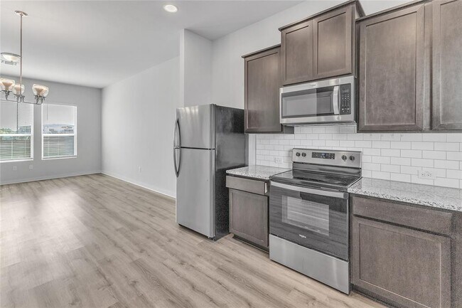 Building Photo - 1203 Showbox St