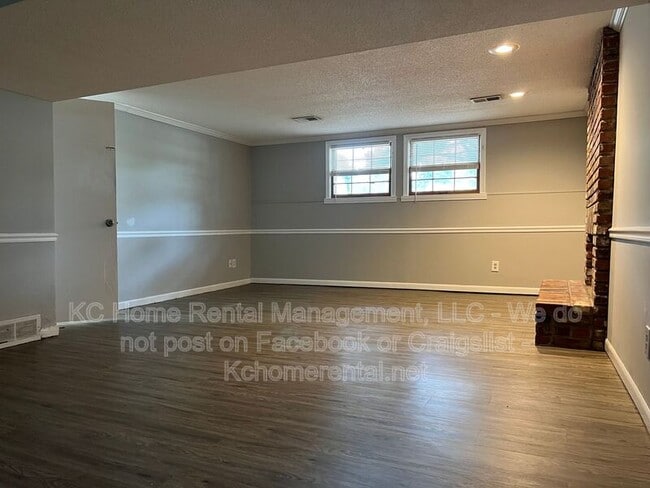 Building Photo - 6708 W 71st Terrace