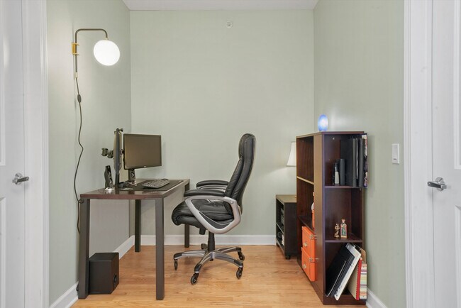 Building Photo - 100 E 14th St