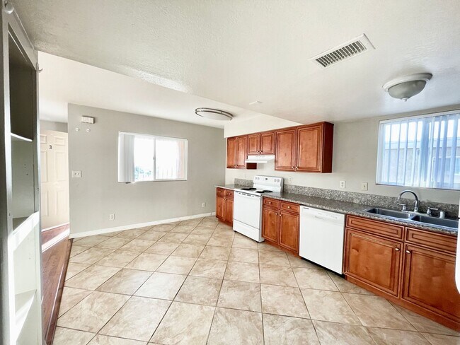 Building Photo - 2149 Exeter Dr