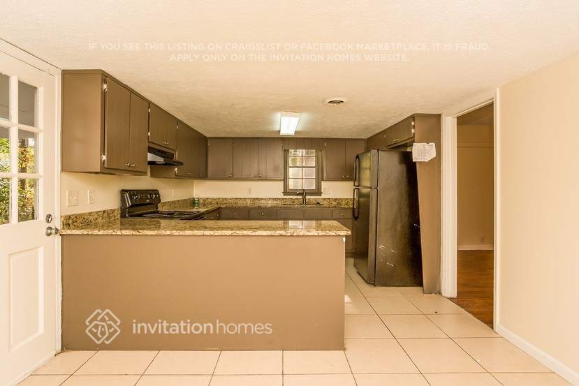 Building Photo - 3258 Village Glen Dr SW