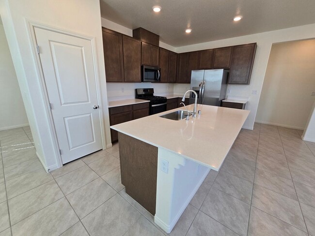 Building Photo - 3 Bedroom Single Story Home