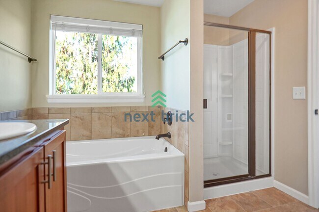 Building Photo - 4 Bed and 2.5 Bath Beautiful Condo is Avai...