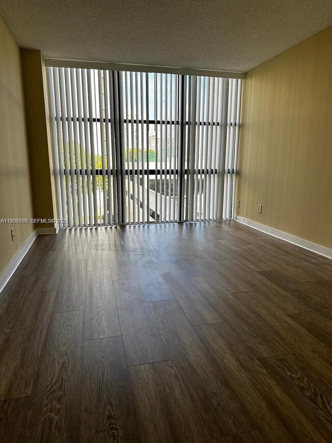 Building Photo - 16909 N Bay Rd