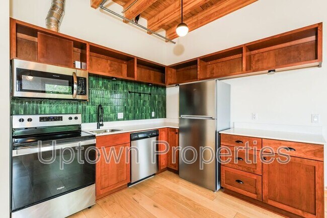 Building Photo - 1515 N Rosa Parks Way
