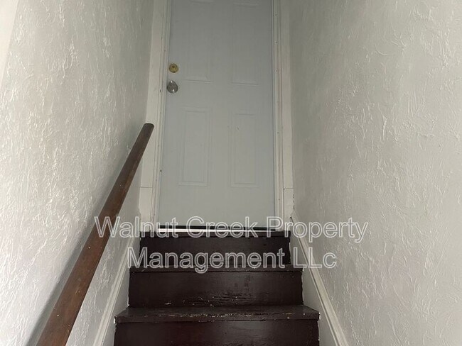 Building Photo - 1184 W 8th St