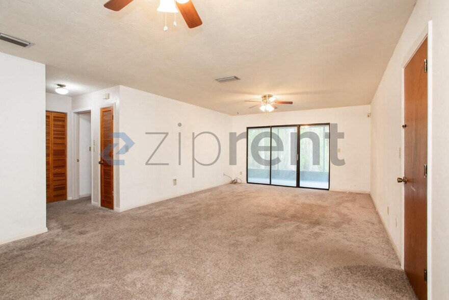 Building Photo - 6722 NW 113th Ln