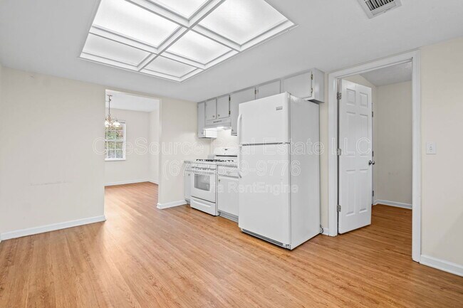 Building Photo - 4149 Oak Ferry Dr NE