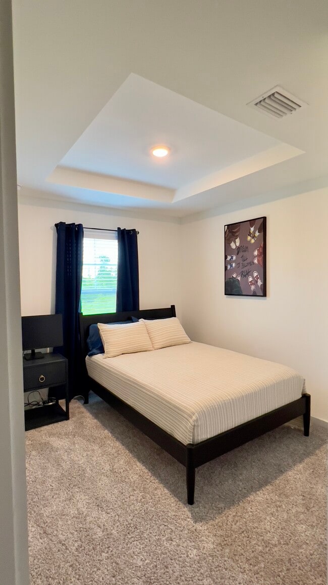 Building Photo - 395 N Gay Ave