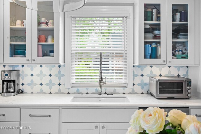 Building Photo - 57 Villa Pl